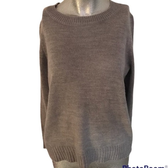 4/$20 Heather grey crewneck basic sweater soft comfy - Picture 7 of 7